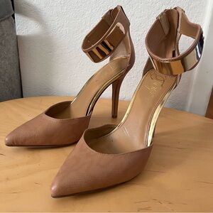 Fergie Pointy Toe 4.5” Heel Gold Ankle Strap Size 10